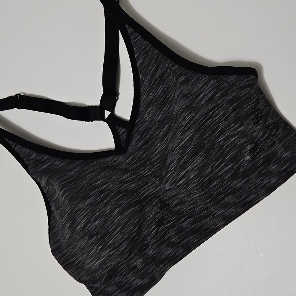 Old Navy Black and Gray Strappy Sports Bra Light Support Size M